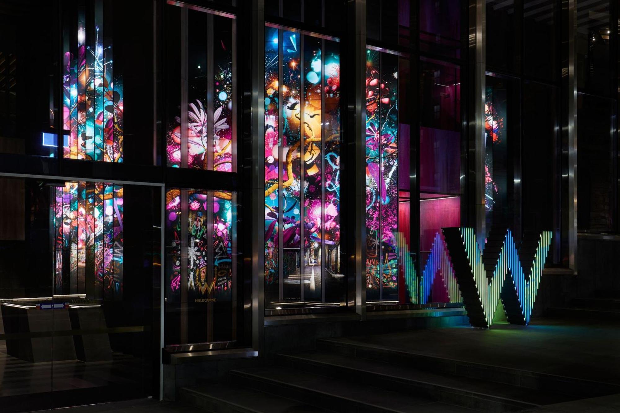 W Melbourne Hotel Ngoại thất bức ảnh The main entrance of the National Museum of Scotland at night